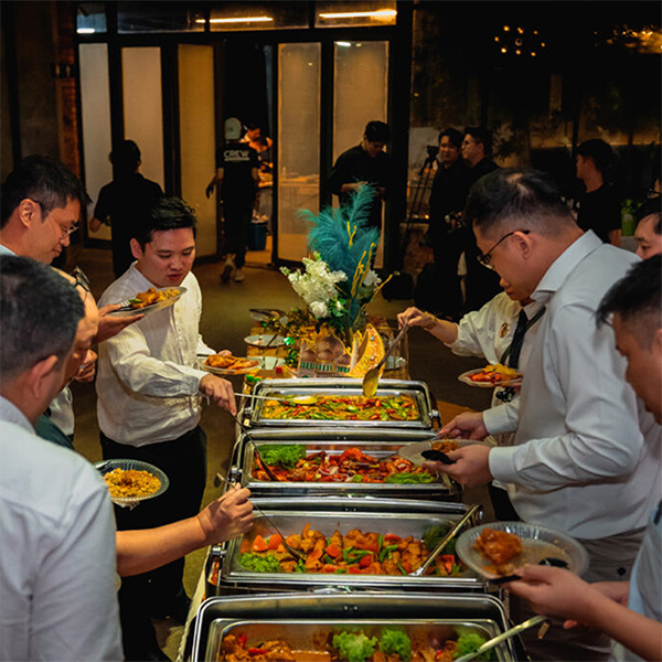 corporate dinners 600x600